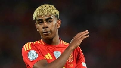 Lamine Yamal sáng cửa làm điều chưa từng có ở giải thưởng cao quý