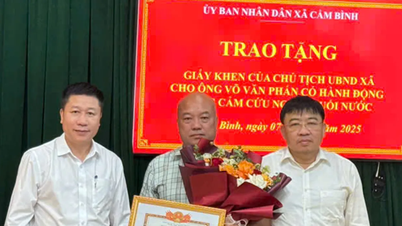 Khen thưởng người đàn ông dũng cảm cứu học sinh đuối nước