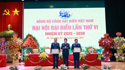 Vùng Cảnh sát biển 4 nhận khen thưởng đột xuất