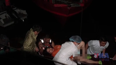 Vượt biển xuyên qua dông bão lúc đêm khuya, bác sỹ cứu sống sản phụ khó sinh