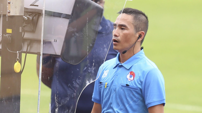 Mai Xuân Hùng játékvezető a Nam Định Club és a Hanoi Police FC közötti Szuperkupa-mérkőzésen volt.