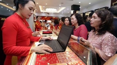 Giá vàng SJC lên ngưỡng 124 triệu đồng, tỷ giá trung tâm quay đầu giảm