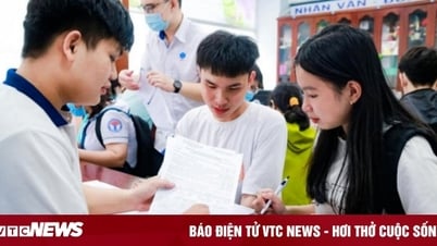 Học phí tăng, cha mẹ nghẹn ngào khuyên con tạm gác giấc mơ đại học