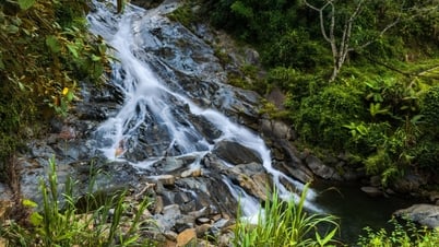 Đến Quảng Ngãi, dừng chân khám phá thác Đăk Chè bên đèo Lò Xo