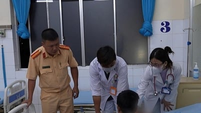 Cảnh sát giao thông Lâm Đồng hỗ trợ đưa cháu bé bị co giật đến bệnh viện cấp cứu kịp thời