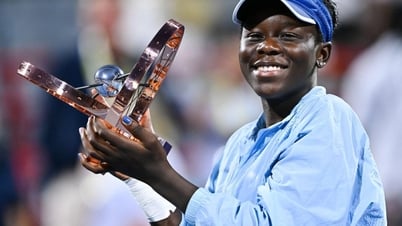Tay vợt trẻ vô danh bất ngờ vô địch Canadian Open
