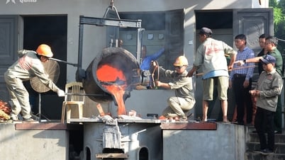 Triển khai đúc cụm tượng ghi nhận sự giúp đỡ của chuyên gia quân sự Liên Xô