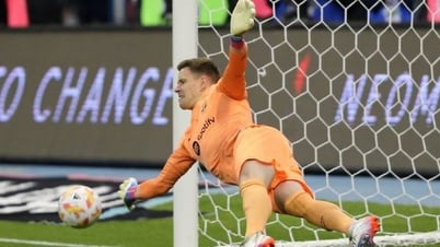 Barcelona tước băng đội trưởng của thủ môn Ter Stegen vì tranh chấp y tế