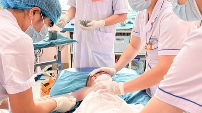 Ba trẻ nhỏ bị bỏng nặng khi cả gia đình ăn lẩu