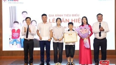 Điện lực Sơn La biểu dương con em CNVCLĐ đạt thành tích cao và gia đình tiêu biểu năm 2025