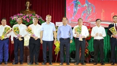 Chủ tịch UBND TP HCM chỉ đạo mục tiêu thi đấu cho CLB Công an TP HCM