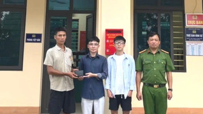 Công an xã Hợp Thành trao trả lại tài sản bị đánh rơi