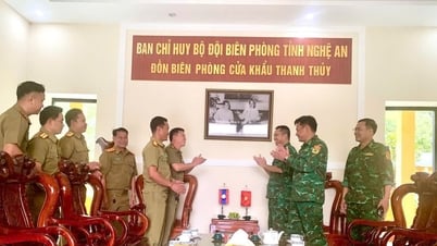 Angkatan Bersenjata Laos mengucapkan selamat kepada unit Penjaga Perbatasan dan komite Partai serta otoritas tingkat komune di Nghe An pada kesempatan Hari Nasional, 2 September.