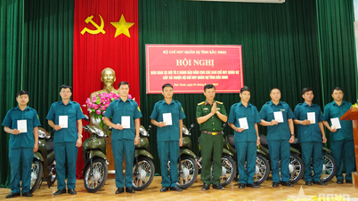 Bac Ninh: Penyerahan sepeda motor kepada Komando Militer komune dan distrik