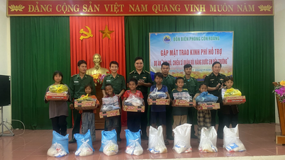 Đồn Biên phòng Cồn Roàng đồng hành cùng học sinh khó khăn đón chào năm học mới