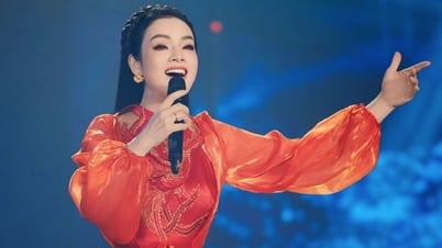 L'artiste méritant Tan Nhan a révélé le concert des 80 artistes lors de la cérémonie A80