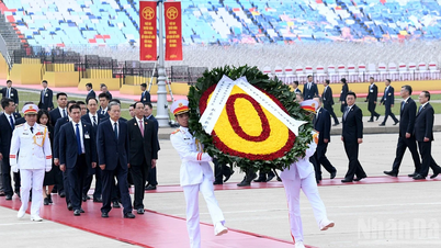 [Foto] Ketua Kongres Rakyat Nasional Tiongkok Zhao Leji mengunjungi Mausoleum Ho Chi Minh