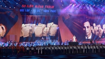 มหากาพย์เกี่ยวกับจิตวิญญาณอมตะของการปฏิวัติเดือนสิงหาคม ความเชื่อมั่นในอนาคตที่สดใสของชาติ