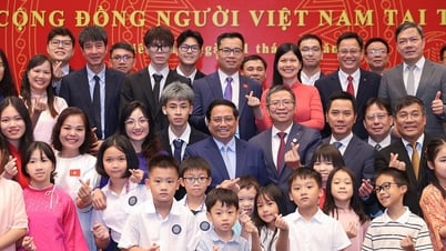 Prime Minister shares with overseas Vietnamese in China about the National Day atmosphere in the country