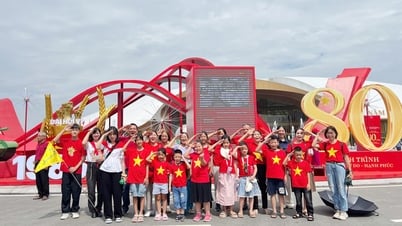 Hàng nghìn người dân Bắc Ninh phấn khởi đi xe miễn phí tham quan Triển lãm thành tựu đất nước tại Hà Nội