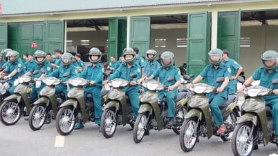 Bàn giao 80 xe mô tô cho Ban Chỉ huy Quân sự 40 xã, phường