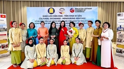 Peluncuran Klub Warisan Ao Dai Vietnam di Malaysia
