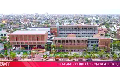 Admire o visual moderno da escola de 80 anos no coração de Thanh Sen