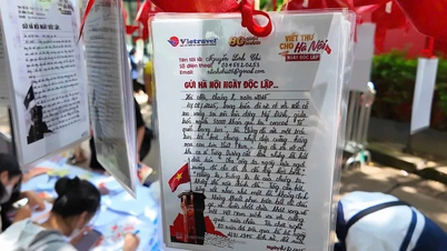 Anak muda menulis surat untuk Tanah Air di pameran interaktif "80 tahun negara yang gemilang"