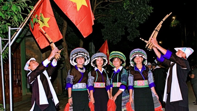 Dia da Independência do povo Mong em Lao Chai