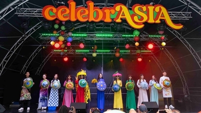 Vietnamské Ao Dai zazářilo na festivalu jihovýchodní Asie v Londýně