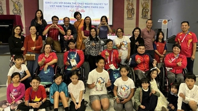 Vietnamská delegace pro sport se zdravotním postižením si vyměňuje zkušenosti s Vietnamci ze zahraničí ve Francii