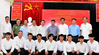 Otevření kurzu odborného vzdělávání pro studenty v provincii Xieng Khouang