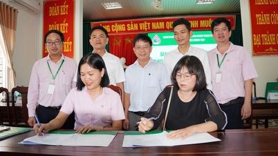 Giải ngân vốn vay STEM cho 2 khách hàng
