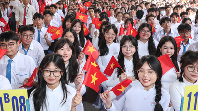 Hô-Chi-Minh-Ville répond à deux questions d'intérêt public concernant l'éducation
