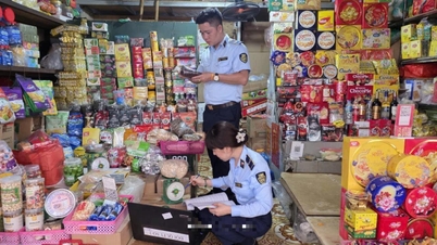 Hanoi: Memeriksa dan menangani kue bulan dan mainan anak-anak berkualitas rendah