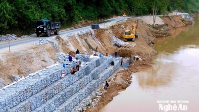 ゲアン省：人々の交通を確保するため、国道7号線沿いの土砂崩れの復旧に注力