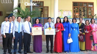 Menteri Pendidikan dan Pelatihan Nguyen Kim Son mengunjungi dan bekerja di Central Pedagogical College - Nha Trang