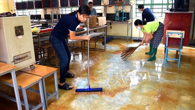 Řeka Buong se zaplavila a zaplavila školu, více než 1300 studentů v Dong Nai zůstalo doma a nechodilo do školy.