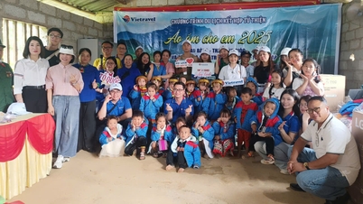 Vietravel organizează programul turistic caritabil „Haine groase pentru copii 2025” în Cao Bang - Ziarul electronic Cao Bang