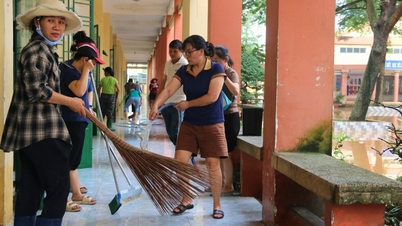 Air banjir dibanjiri lumpur, guru sibuk membersihkan diri menyambut kedatangan pelajar awal