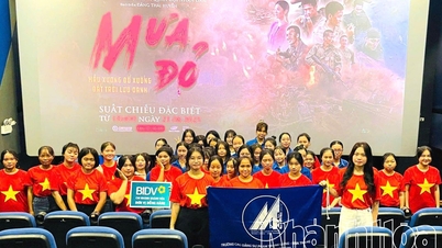 Trường Cao đẳng Sư phạm Trung ương - Nha Trang tổ chức cho hơn 1.500 sinh viên xem phim “Mưa đỏ”