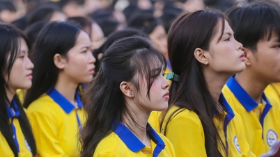 Hiệu trưởng khuyên tân sinh viên: 'Đừng coi bằng cấp chỉ là nấc thang vì danh lợi'