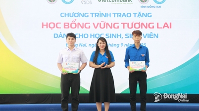 Đồng Nai: 22 học sinh, sinh viên được nhận học bổng Vững tương lai