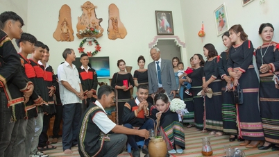 គាំទ្រចិញ្ចៀនអាពាហ៍ពិពាហ៍សម្រាប់យុវវ័យដែលជួបការលំបាក