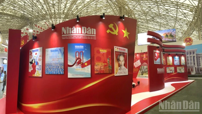 De krant Nhan Dan werd op de National Achievements Exhibition onderscheiden met de prijs voor "Outstanding Exhibition Space".