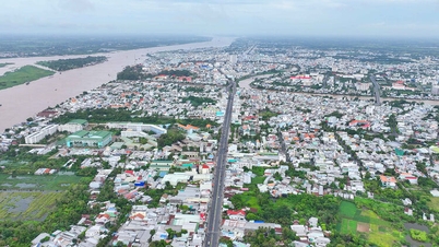 មានទីក្រុងដ៏អ៊ូអរមួយនៅលើដងទន្លេ Hau ។