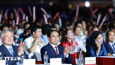 Premiér Pham Minh Chinh se zúčastnil slavnostního zakončení Výstavy národních úspěchů