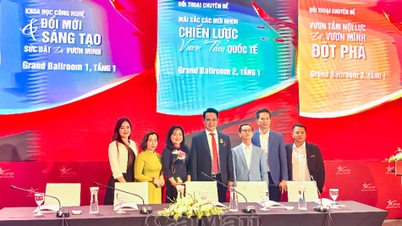 Mladí podnikatelé z Ca Mau se účastní Vietnamského fóra soukromé ekonomiky 2025