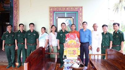 Bộ đội Biên phòng tỉnh An Giang thăm, chúc mừng lễ Sene Đôn Ta năm 2025