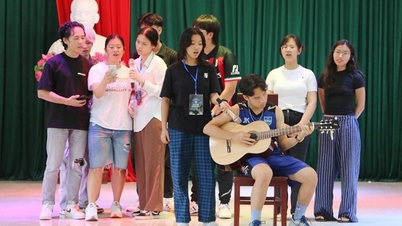 Delegation of Vietnam Summer Camp interacts and gives gifts to orphans